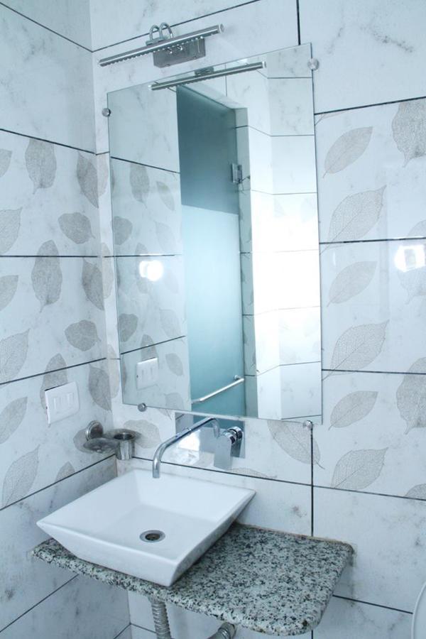 Dreamz Suites New Delhi Exteriör bild